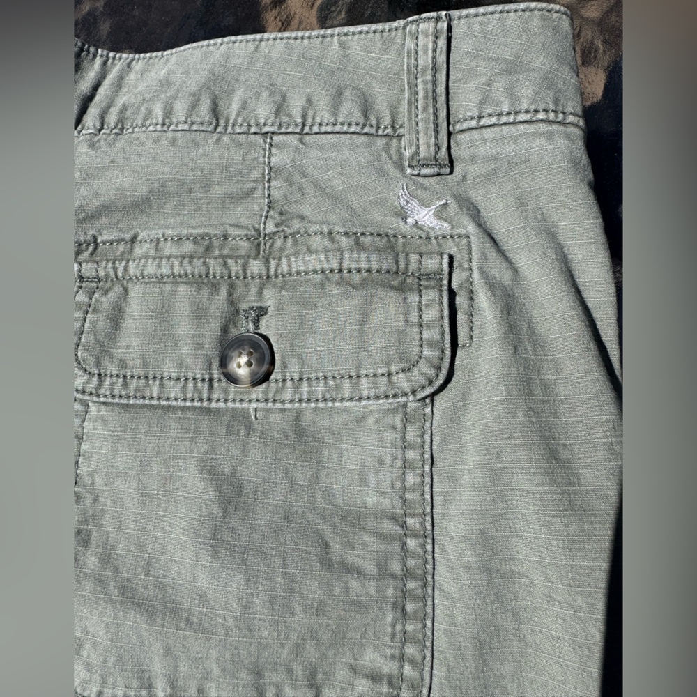 Eddie Bauer Olive Green Women's Cargo Shorts - Picture 9 of 9